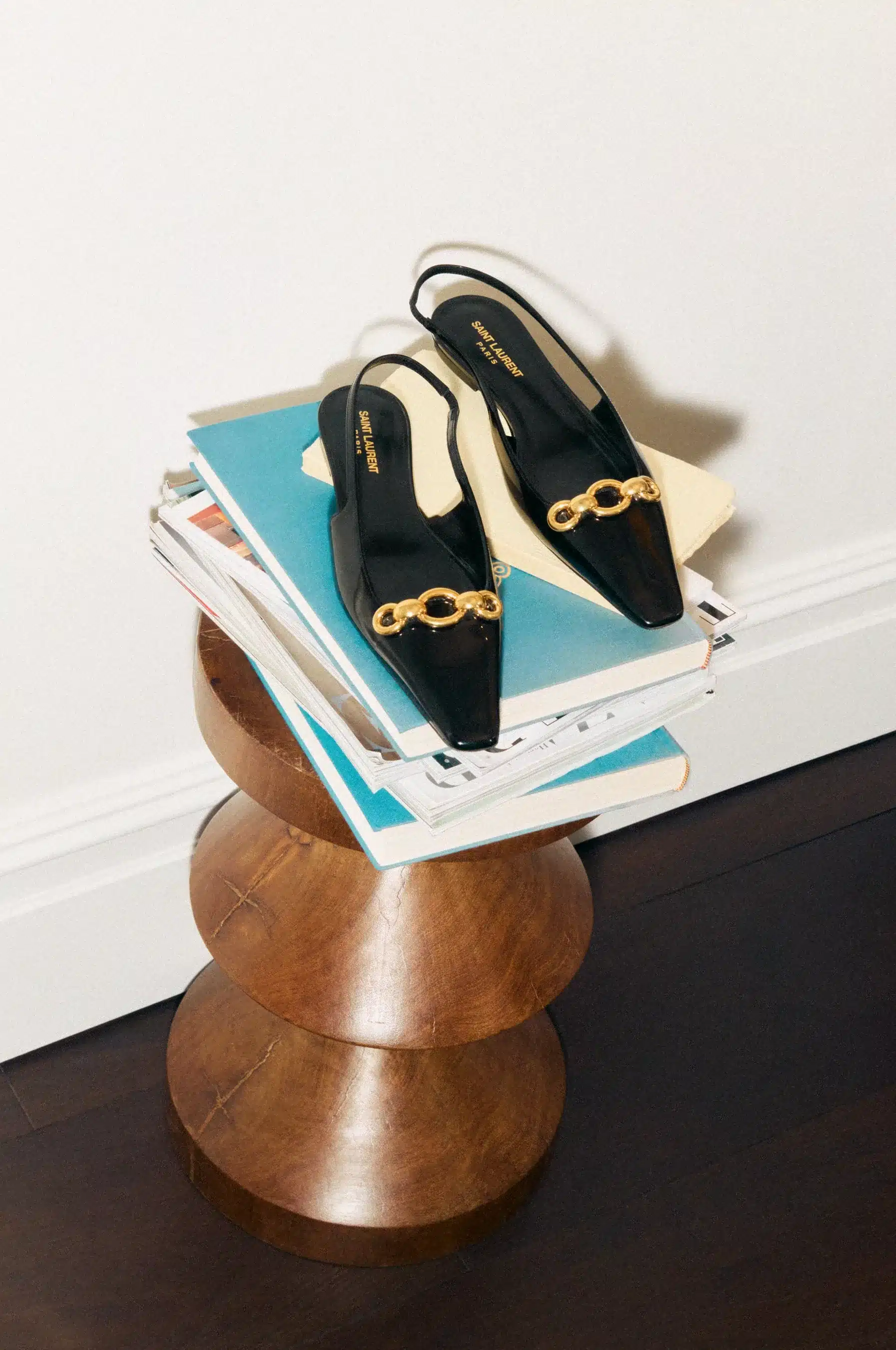 Kopie von Alexa’s sleek and timeless black Saint Laurent Slingback Flats – now for sale on Vinted_Credit_ Anton Gottlob for Vinted-min