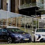 Opel przekazuje Telewizji Polsat dwa samochody elektryczne Ampera 1