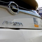Opel przekazuje Telewizji Polsat dwa samochody elektryczne Ampera 2