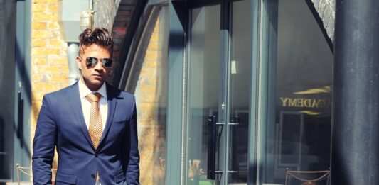 Jakie koszule męskie są zawsze modne? koszula garnitur