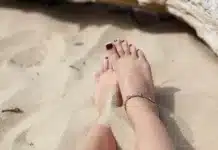 kolor paznokci u nóg na lato