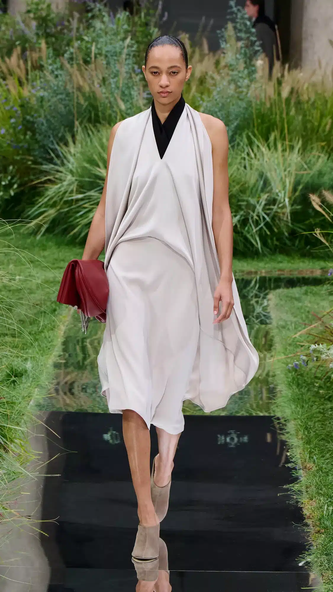 BOSS_SHOW_SPRING_SUMMER_2025_MILAN_9X16_Look_53__image-mid-res